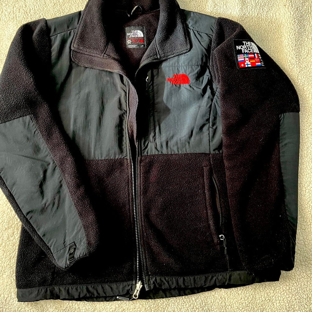 Womens size Large North Face. Color, Black. Hardly worn, beautiful condition!